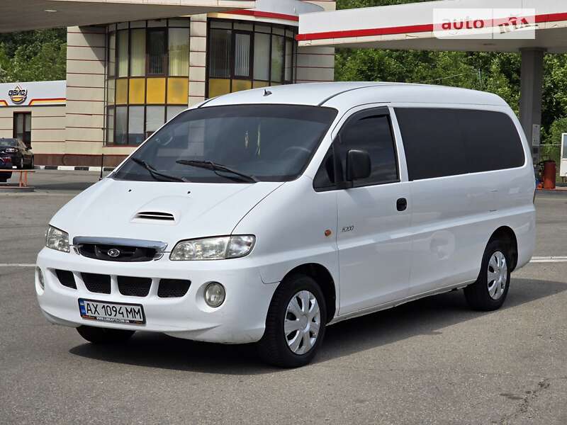 2004 hyundai h-1