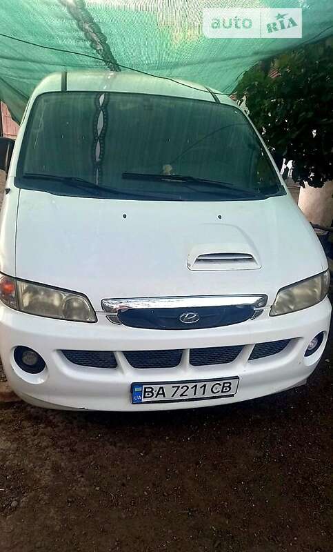 2004 hyundai h-1