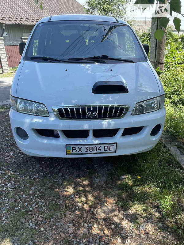 2004 hyundai h-1