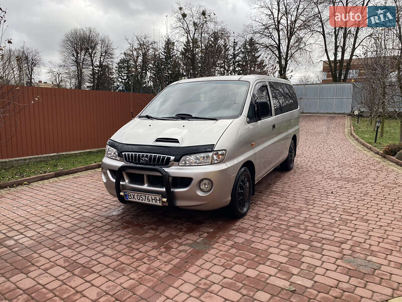 2005 hyundai h 200