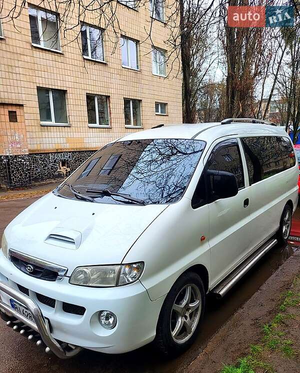 2003 hyundai h200