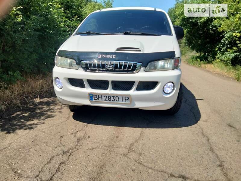 2004 hyundai h-1