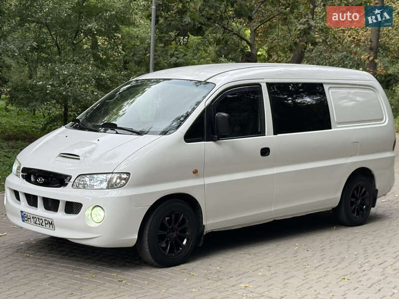 2004 hyundai h-1