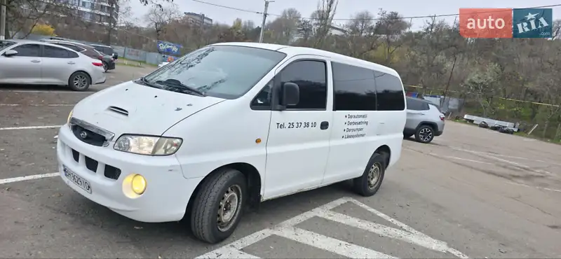 2004 hyundai h-1