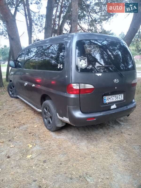 2004 hyundai h-1