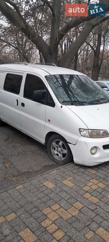2004 hyundai h 200