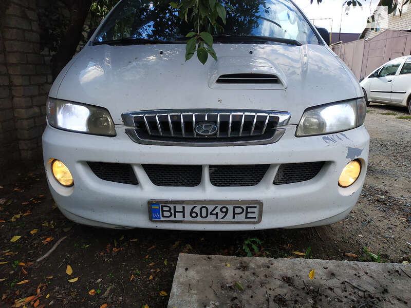 2004 hyundai h-1
