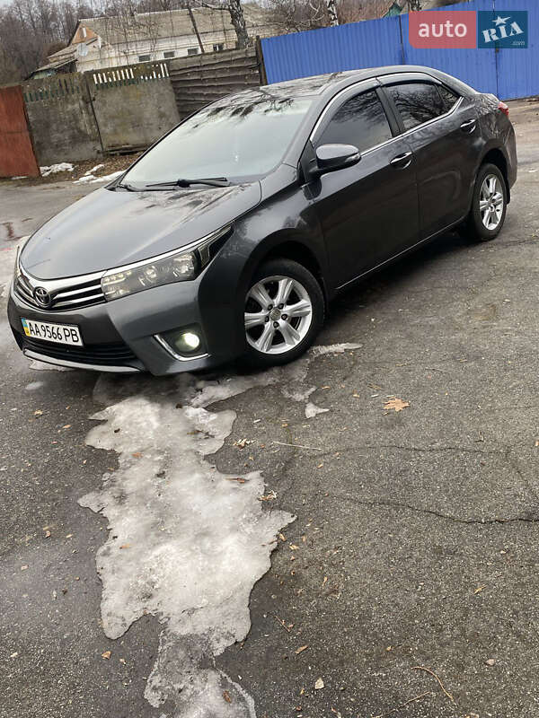 2014 toyota corolla