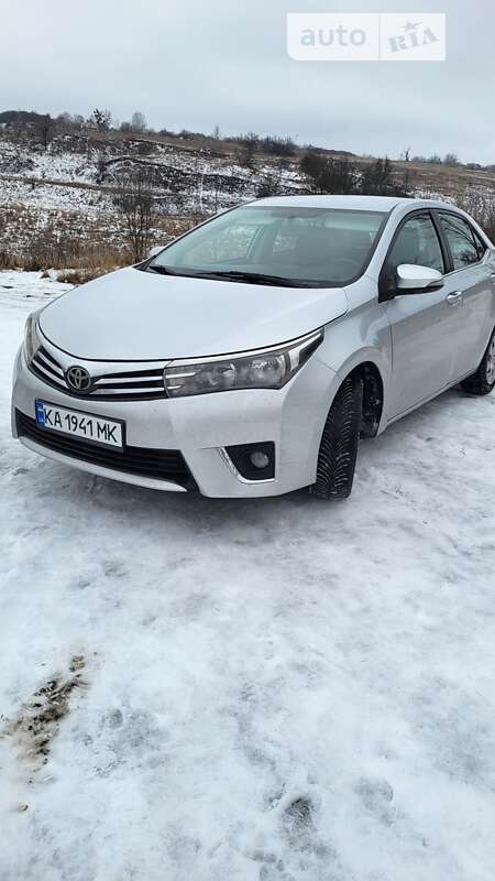 2013 toyota corolla