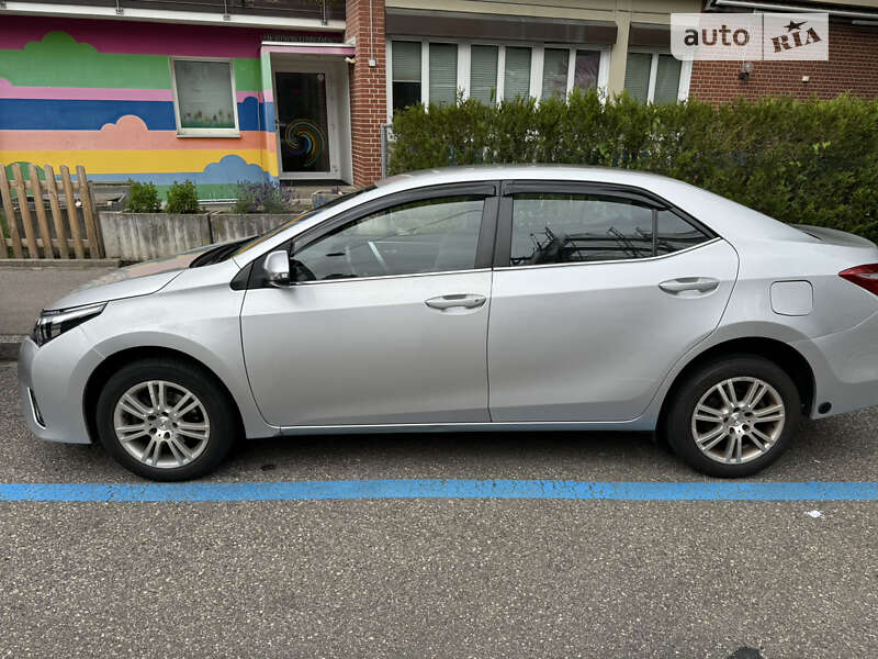 2014 toyota corolla