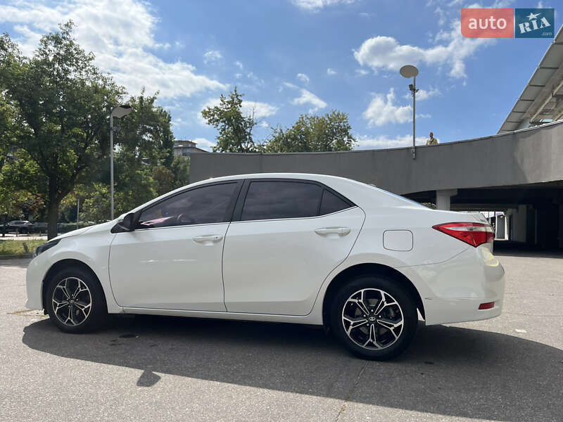 2013 toyota corolla