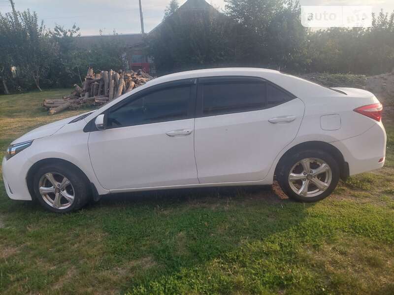 2013 toyota corolla