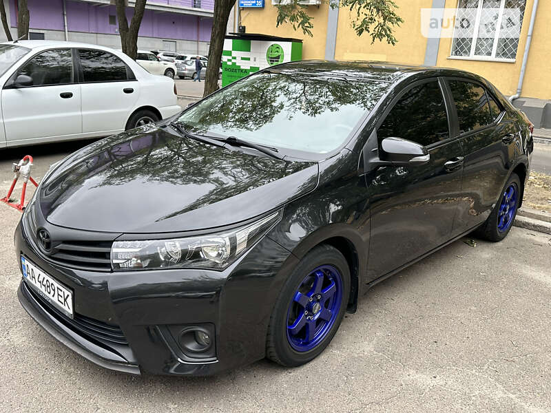 2013 toyota corolla