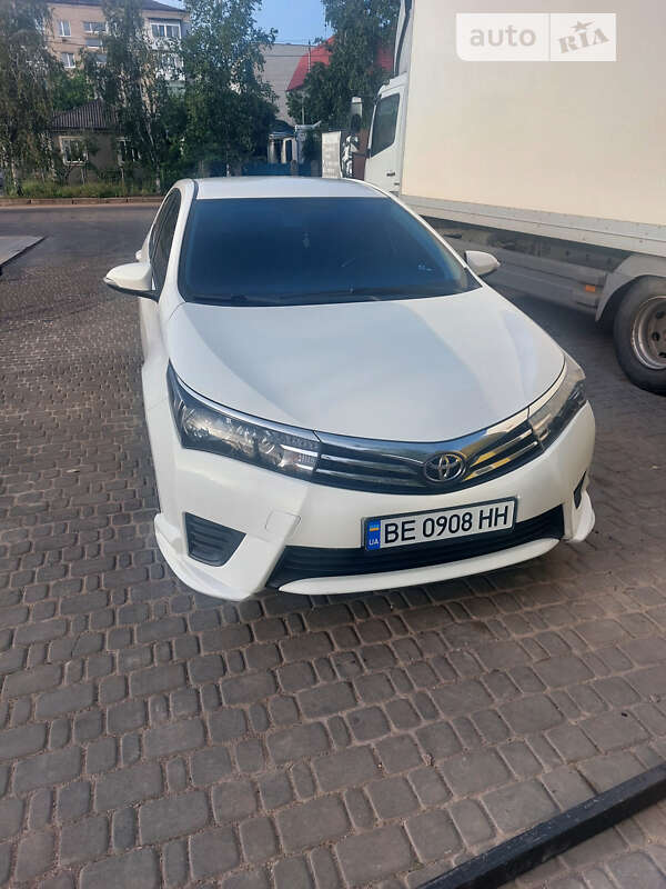 2013 toyota corolla