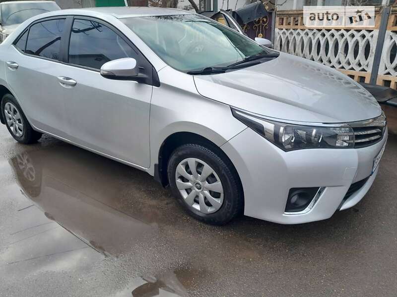 2013 toyota corolla