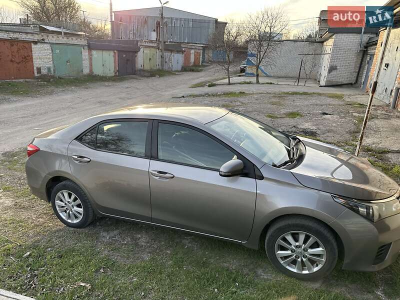 2013 toyota corolla