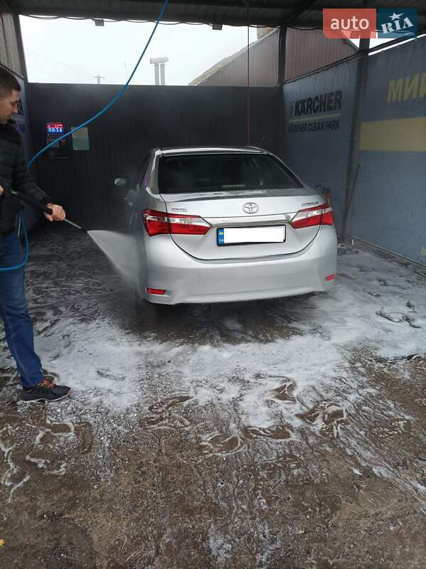 2014 toyota corolla