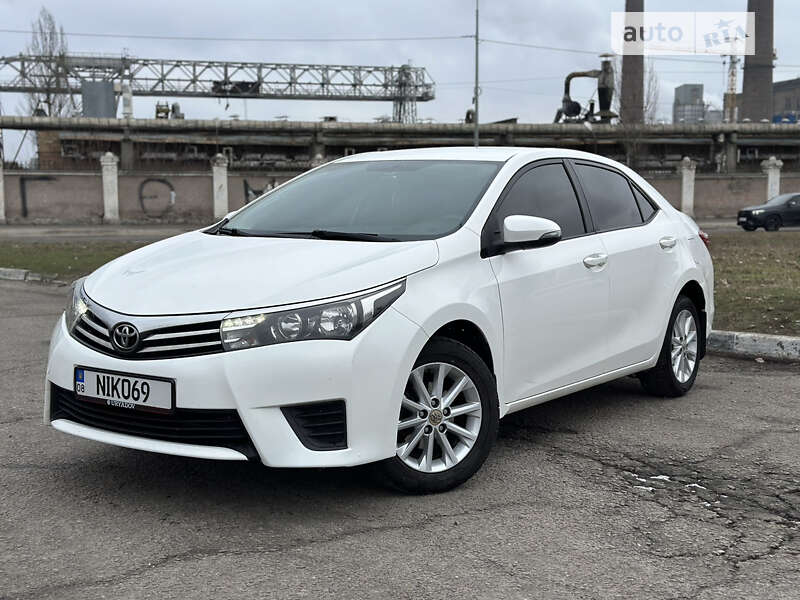 2013 toyota corolla
