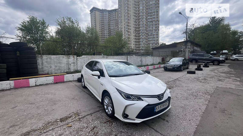 2021 toyota corolla hybrid