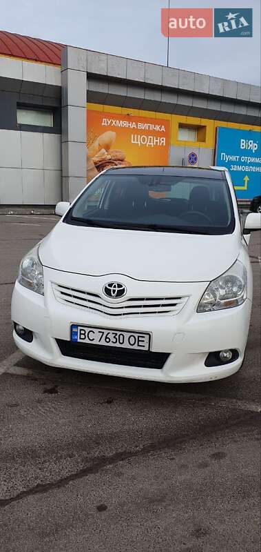2010 toyota verso