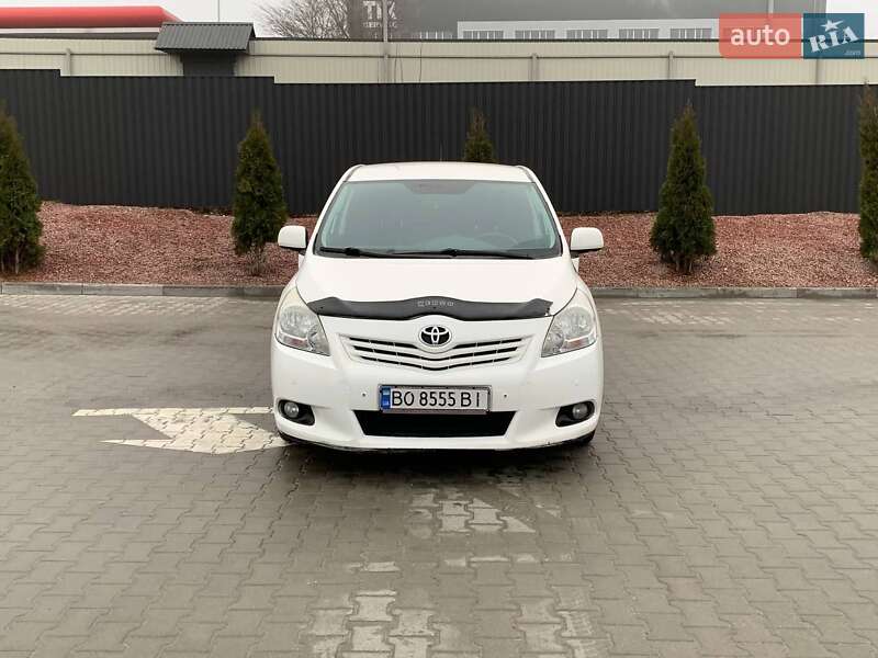 2010 toyota verso