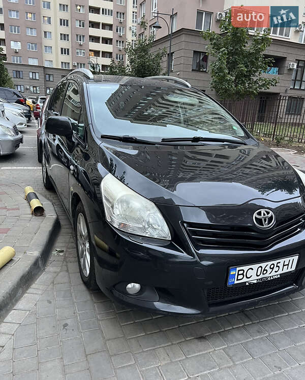 2010 toyota verso