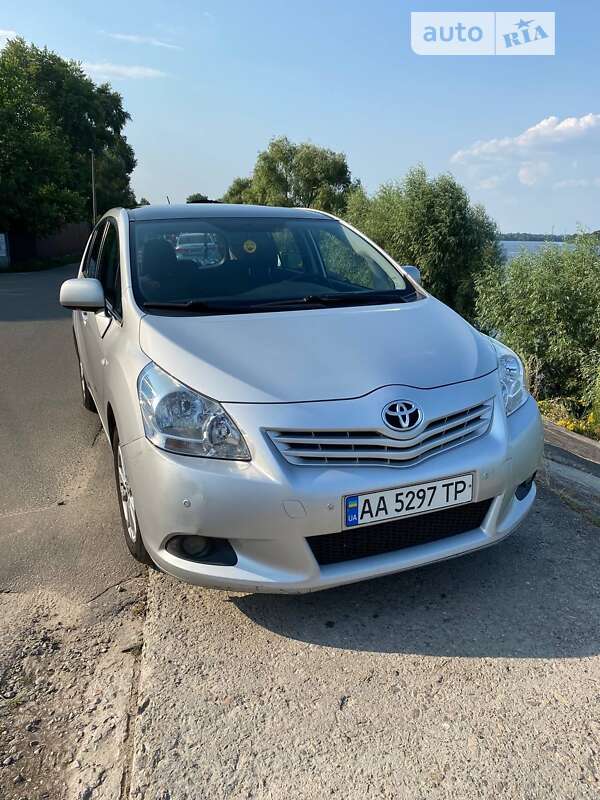 2011 toyota verso
