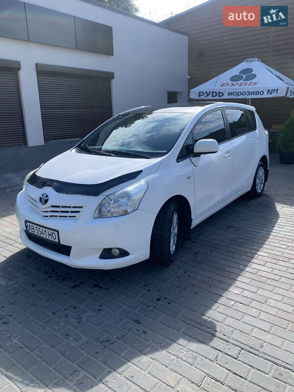 2010 toyota verso