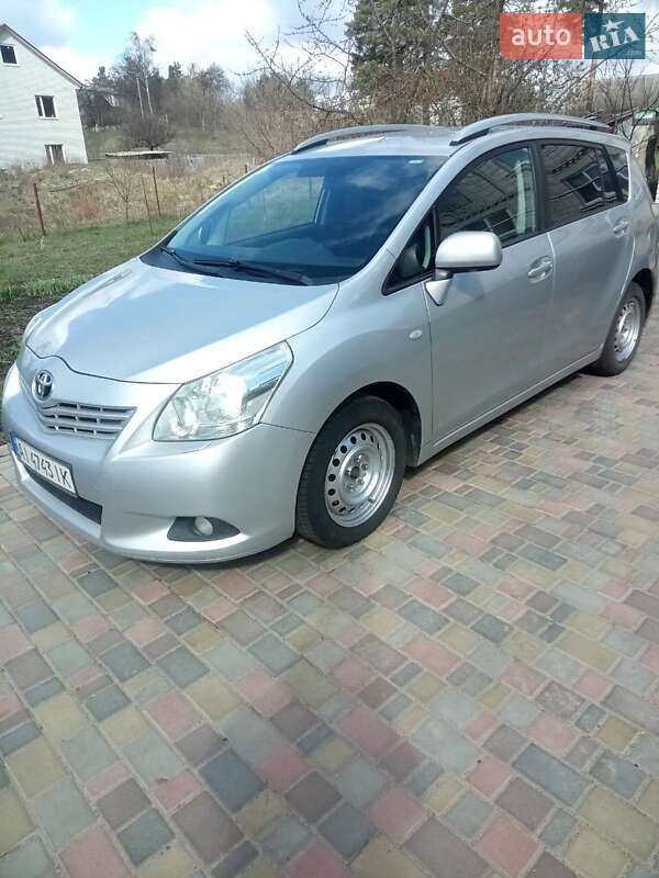 2011 toyota verso