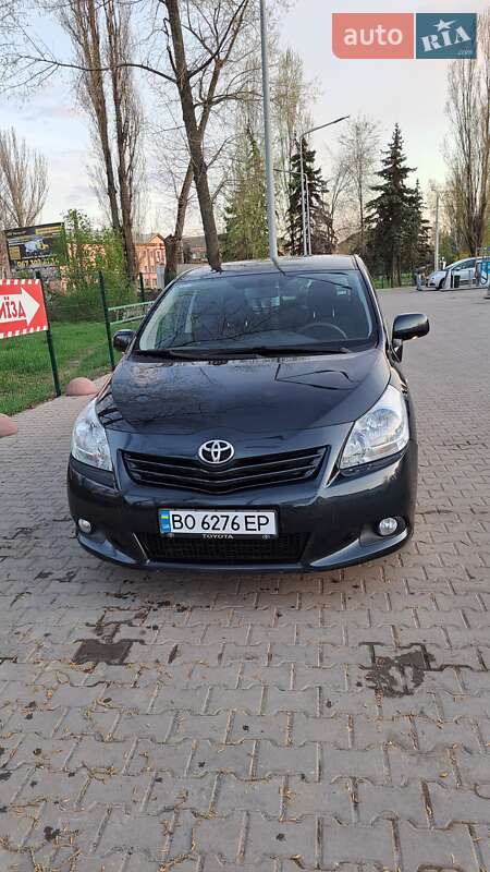 2012 toyota verso