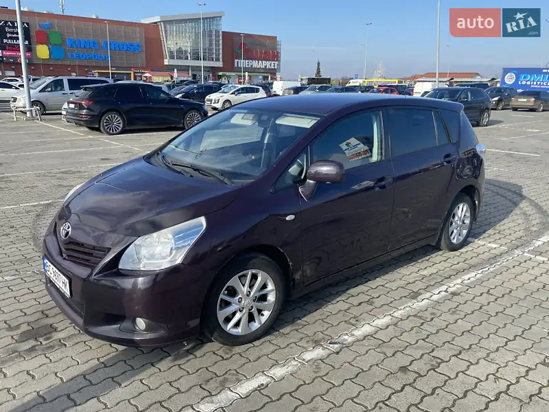 2010 toyota verso