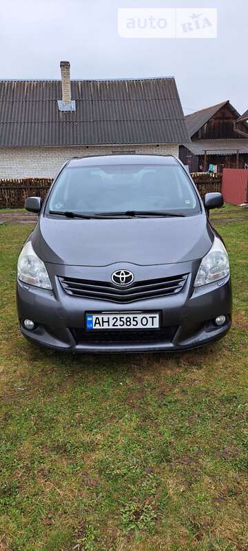 2011 toyota verso
