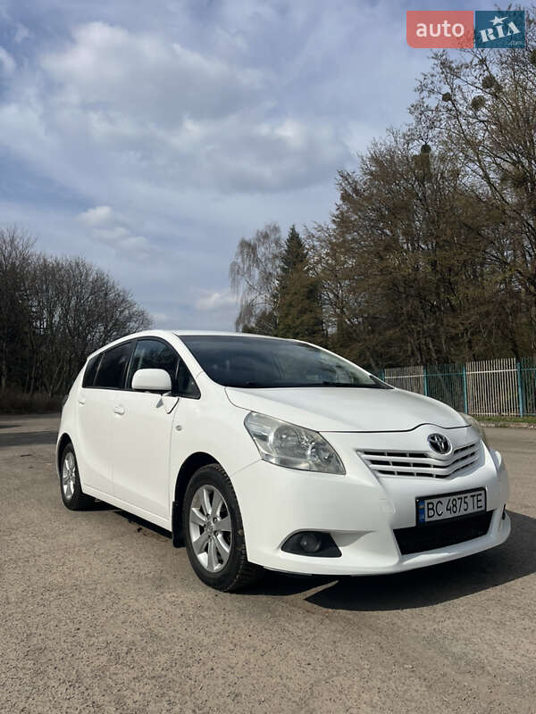2011 toyota corolla verso