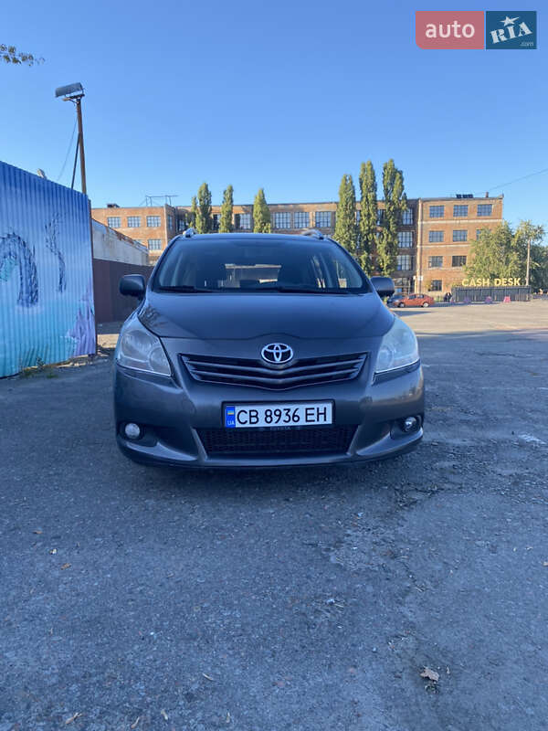2011 toyota verso