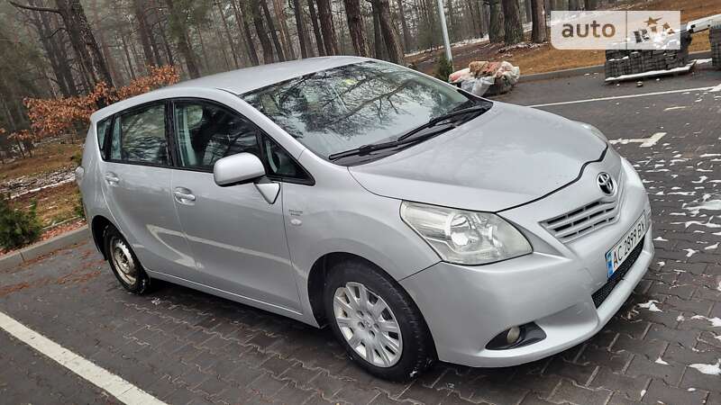 2010 toyota verso
