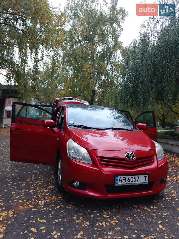 2010 toyota verso
