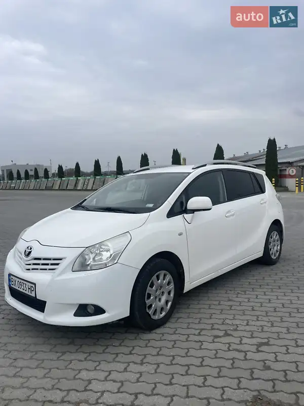 2011 toyota verso