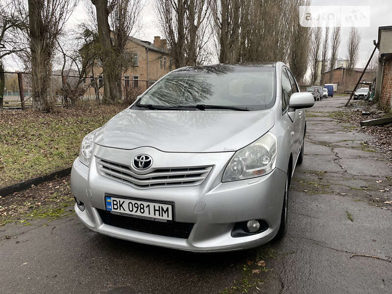 2010 toyota verso