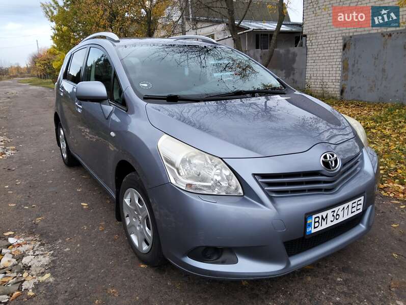 2010 toyota verso