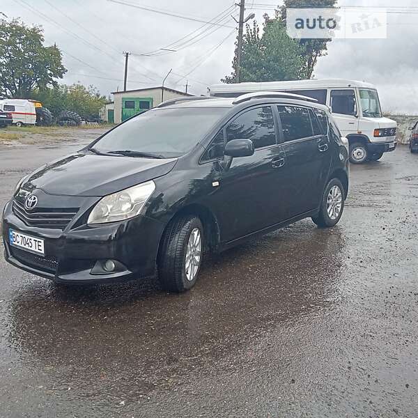 2011 toyota verso