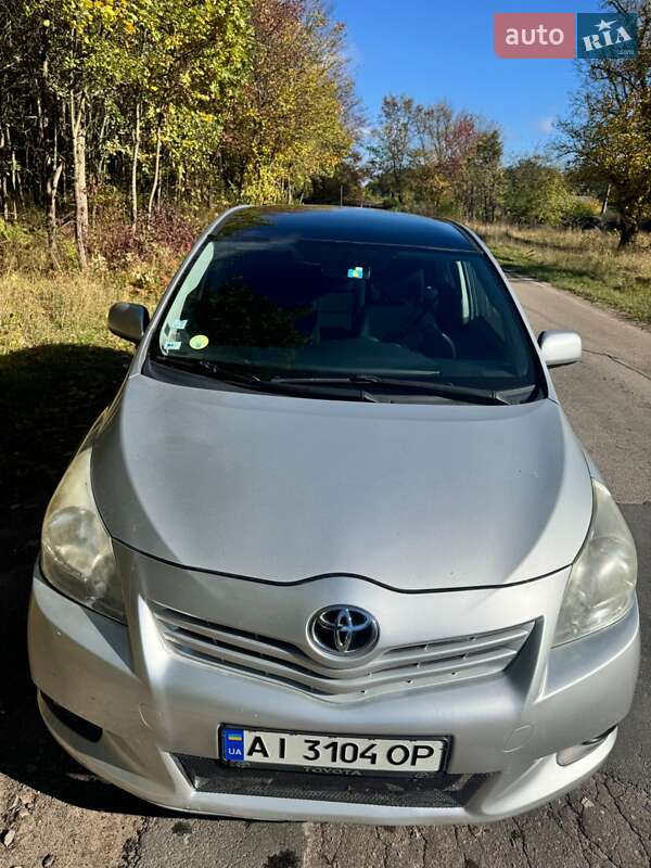 2011 toyota verso