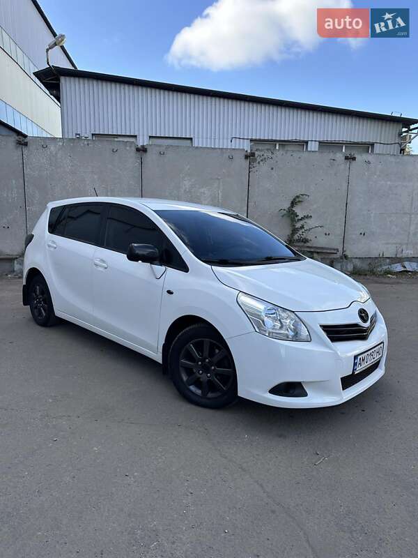 2011 toyota verso