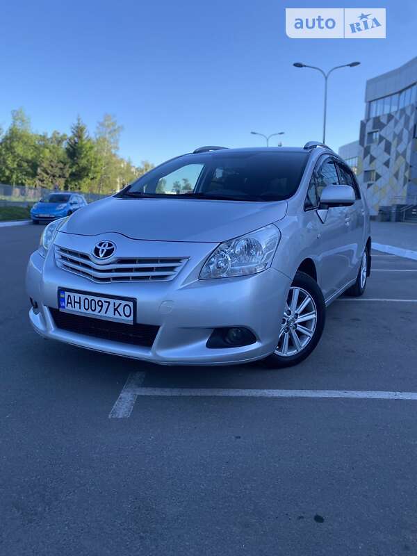 2011 toyota verso