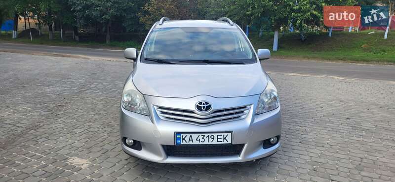 2011 toyota verso