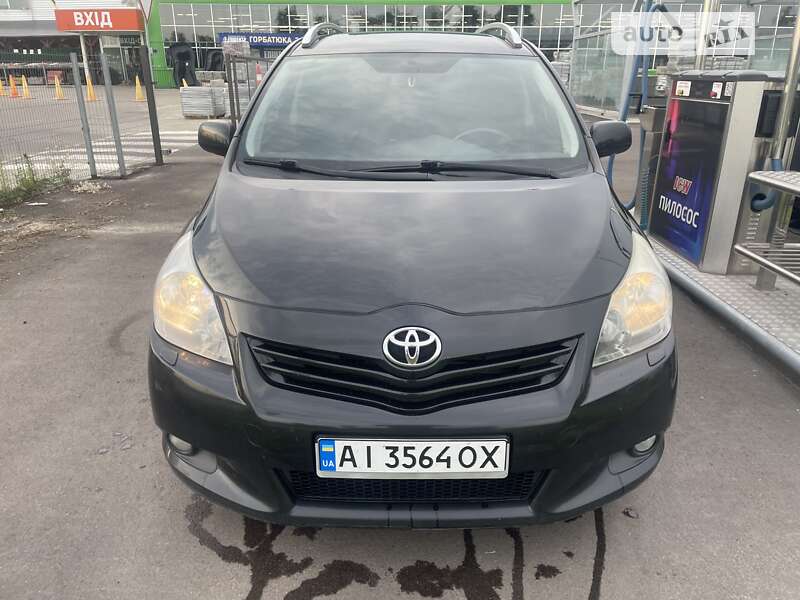 2010 toyota verso
