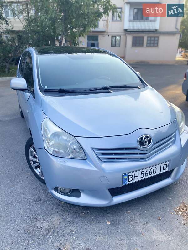 2011 toyota verso