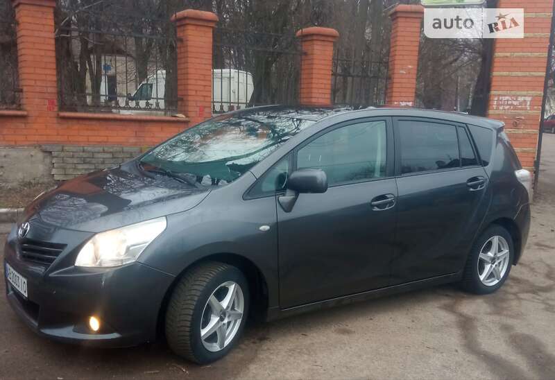 2011 toyota verso