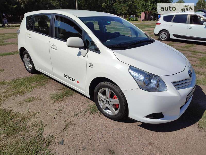 2011 toyota verso