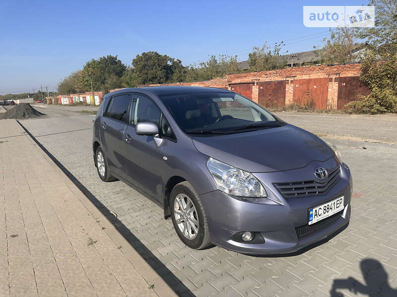 2010 toyota verso