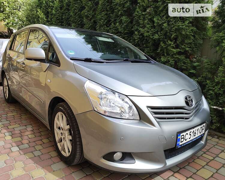 2011 toyota verso